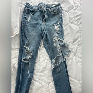 OLD NAVY DISTRESSED JEANS SIZE 4